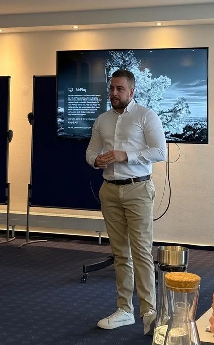 Mike Mühlhoff im Beratungsgespräch